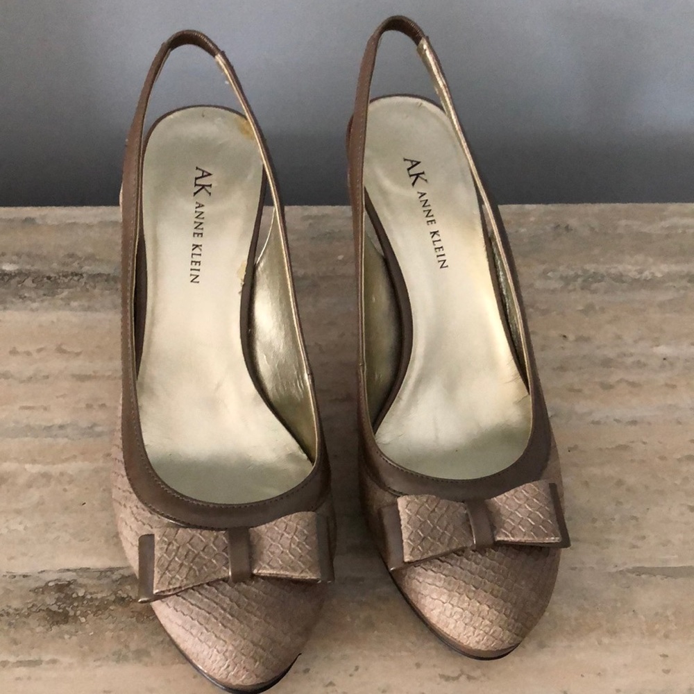 Anne Klein beige heel 7.5M